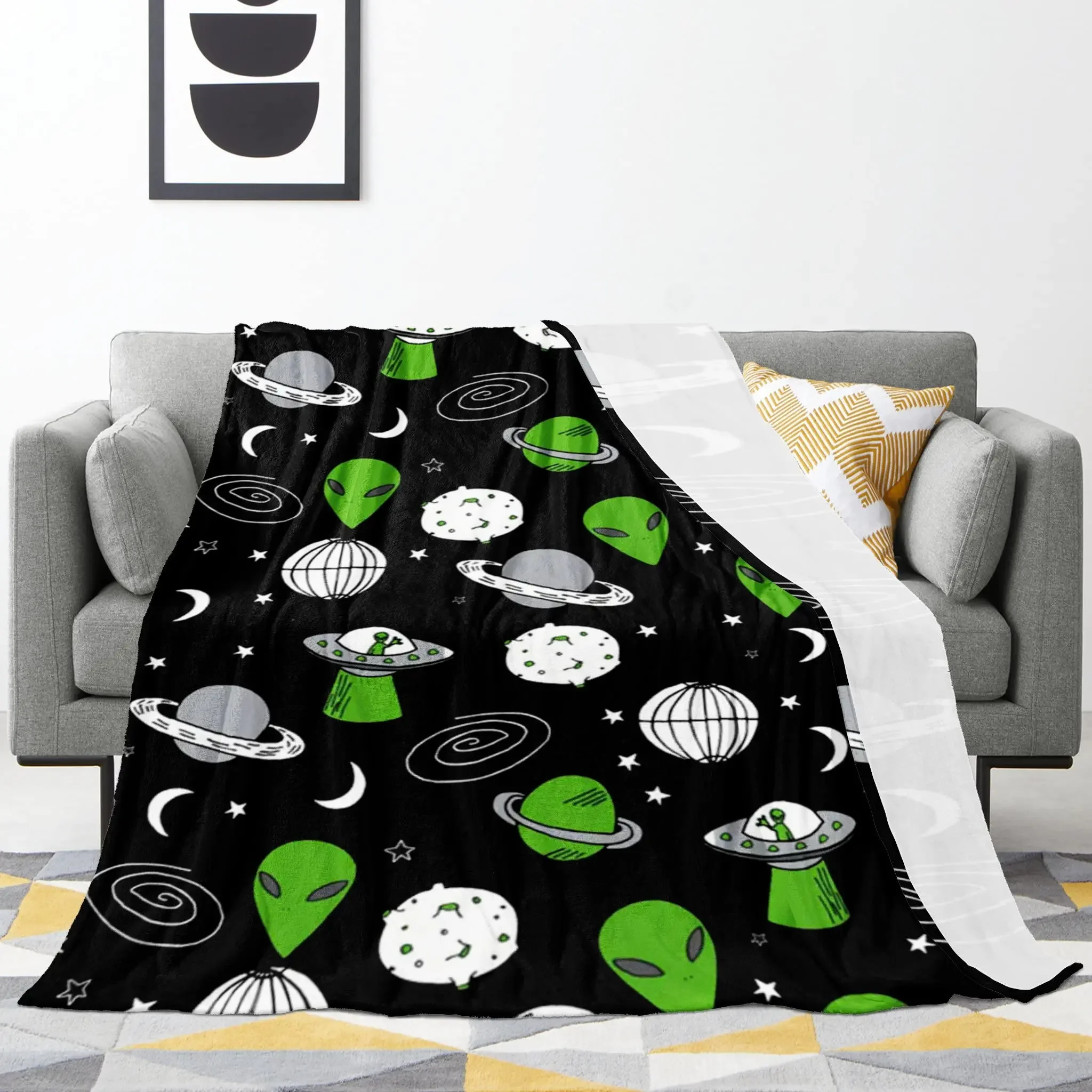 Flannel Throw Blanket Alien Pattern Home Decor Bed Sofa Blankets for All Season Soft Cozy Lightweight Boys Girls Gifts Perfect