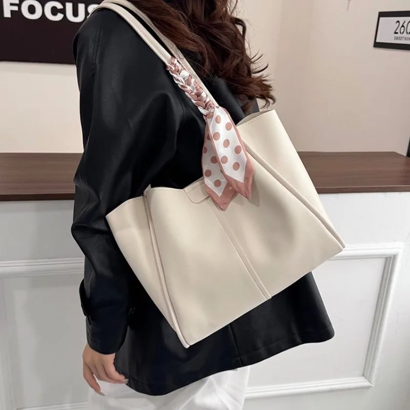 CEEKAY Damen-Tragetasche, cremeweiß, weiches PU-Leder, große Schulterhandtasche mit Schal-Detail und Beutel-Set, für den täglichen Pendelverkehr, lässig – Detail 10