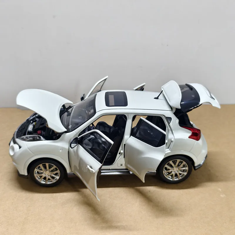 

Масштабная модель автомобиля 1:18 Infiniti ESQ 2015 / Nissan Juke из литого сплава, коллекционная, для декора, подарок для автолюбителей, в наличии