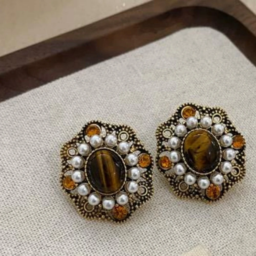 Luxury Vintage Oval Caramel Tiger Eye Stone Imitation Pearl Inlaid Zircon Flower Stud Earrings for Women Fashion Banquet Jewelry