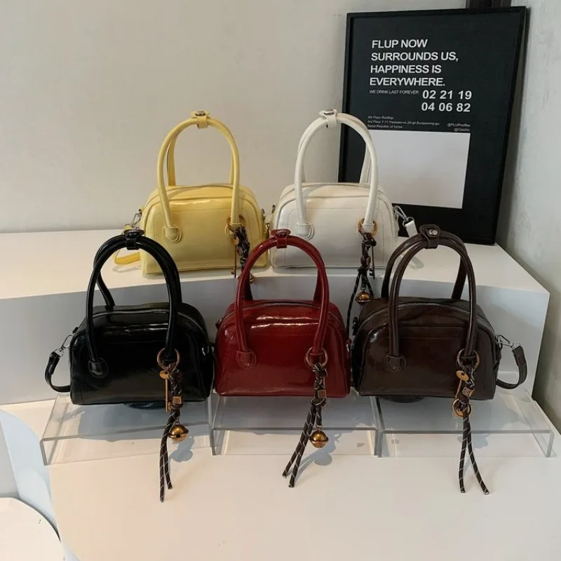 

Minimalist Unique Leisure Business Diaper Bag For Women Stylish Vintage Fashionable Leather Tote With Adjustable Strap