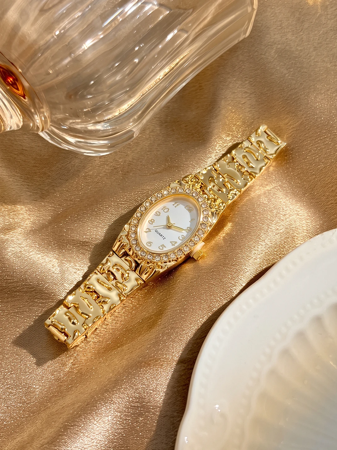 Vintage Luxury Diamond Inlaid Oval Dial Lava Texture Strap Analog Ladies Wrist Watch
