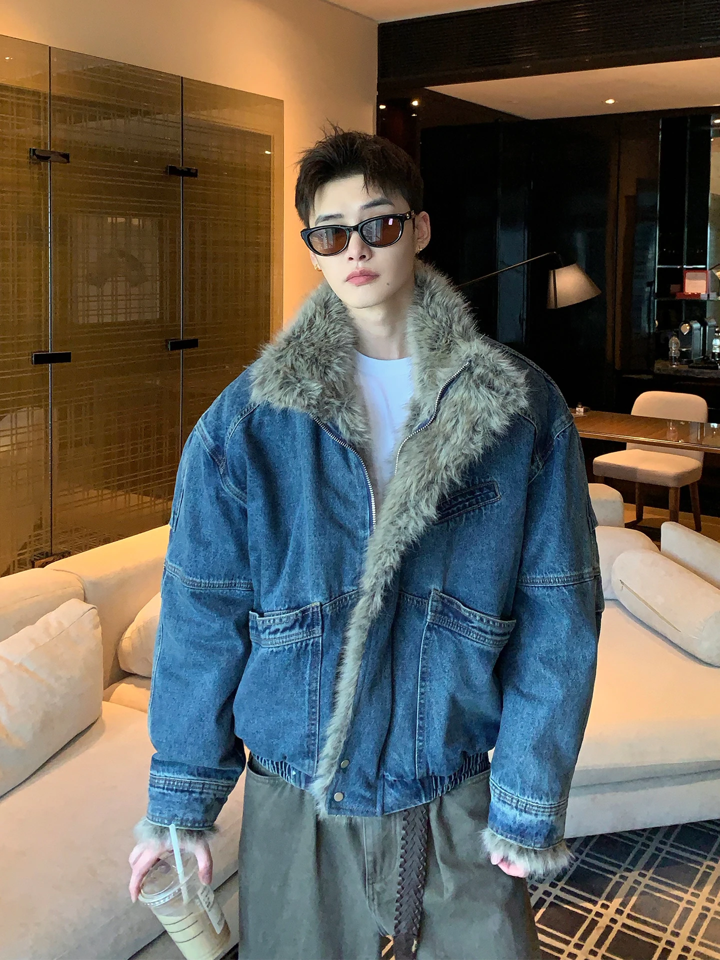 سترات رجالية جديدة لشتاء 2025 مبطنة بالصوف من قماش الدنيم السميك سترات أنيقة بأكمام طويلة وراقية معاطف رجالي بأكمام طويلة وسيم