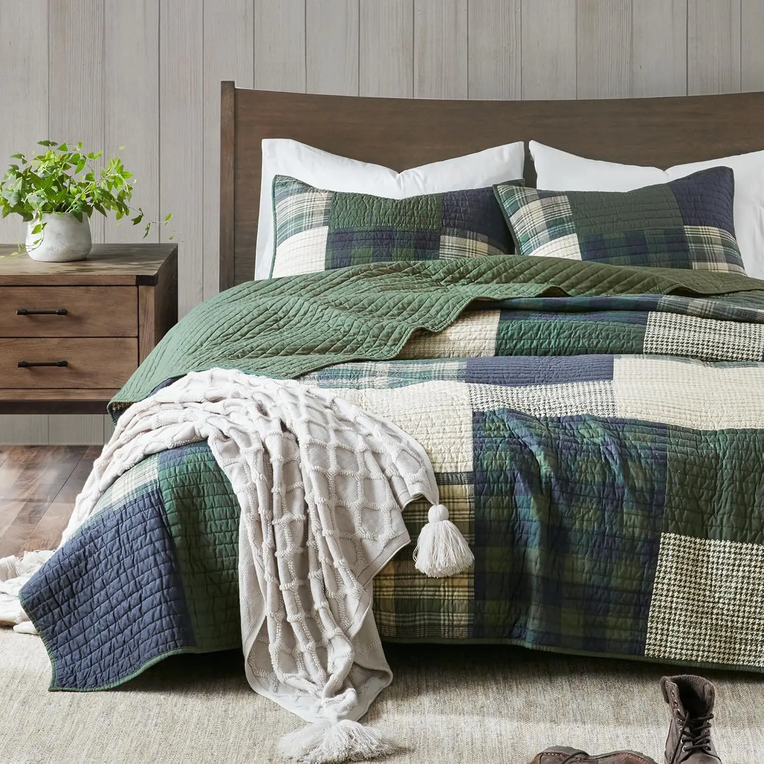 

Oversized Twin Quilt Set, Lightweight Cotton Patchwork Design for All Seasons, Includes Sham