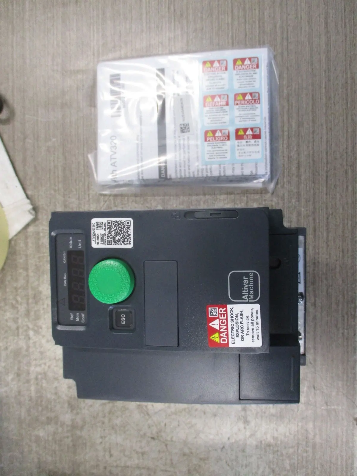 العلامة التجارية الجديدة ATV320U07S6C ATV320U15S6C ATV320U22S6C ATV320U40S6C ATV320U55S6C ATV320U75S6C ضمان لمدة سنة واحدة