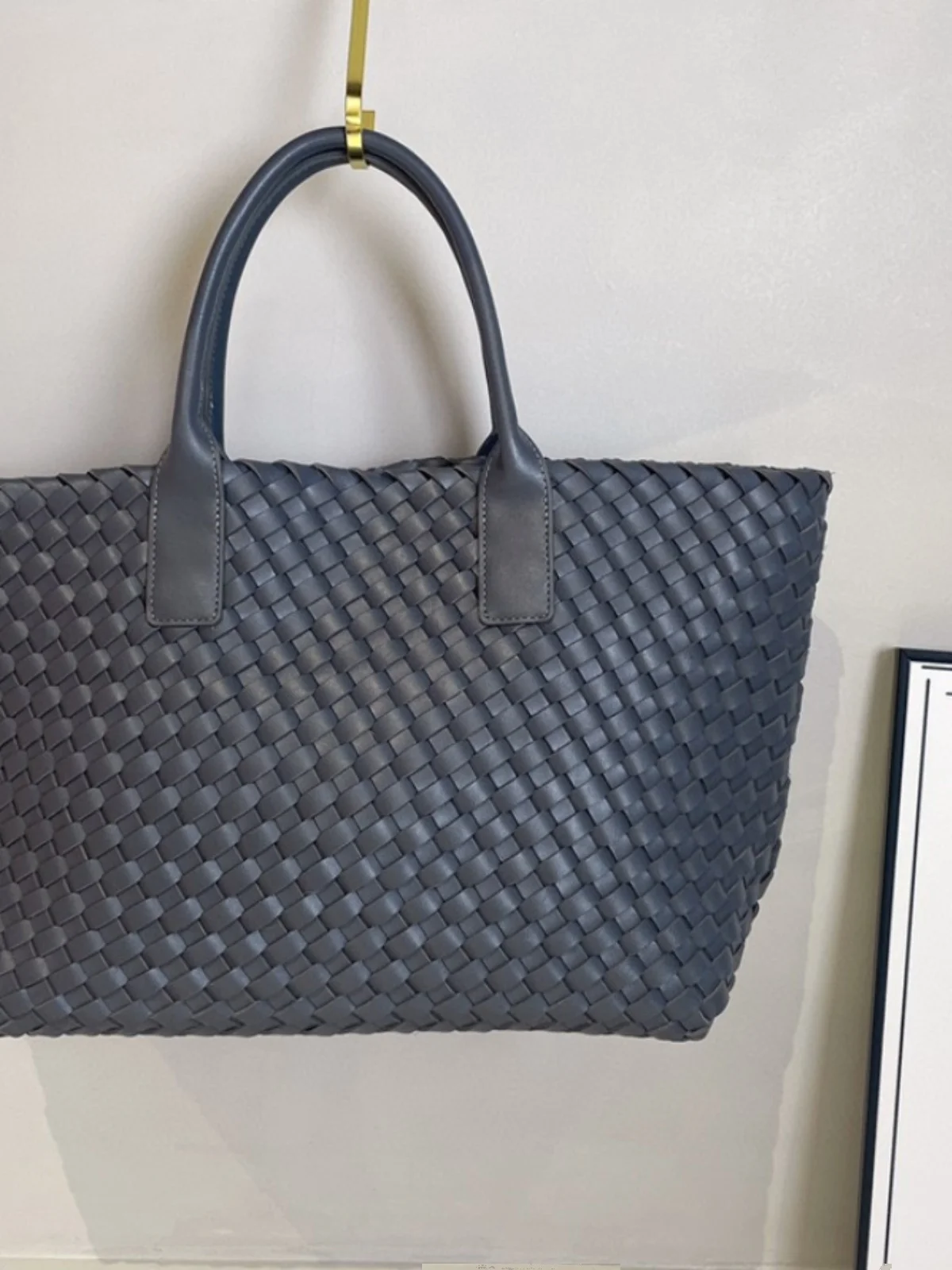 

Spring 2025 Handwoven Leather Tote Bag Large Capaci oulder Bag Women's Sle Faionable op Bag Soft Handle Closure