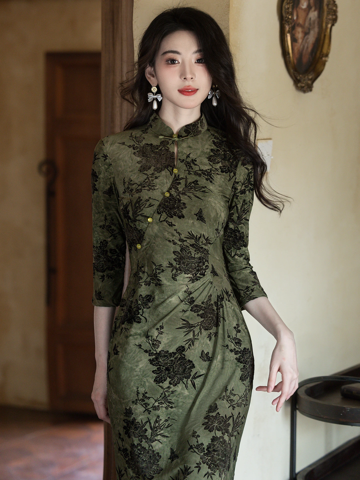 

Винтажное женское платье-ципао с длинным рукавом, приталенным силуэтом и удобным дизайном для повседневной носки, из полиэстера