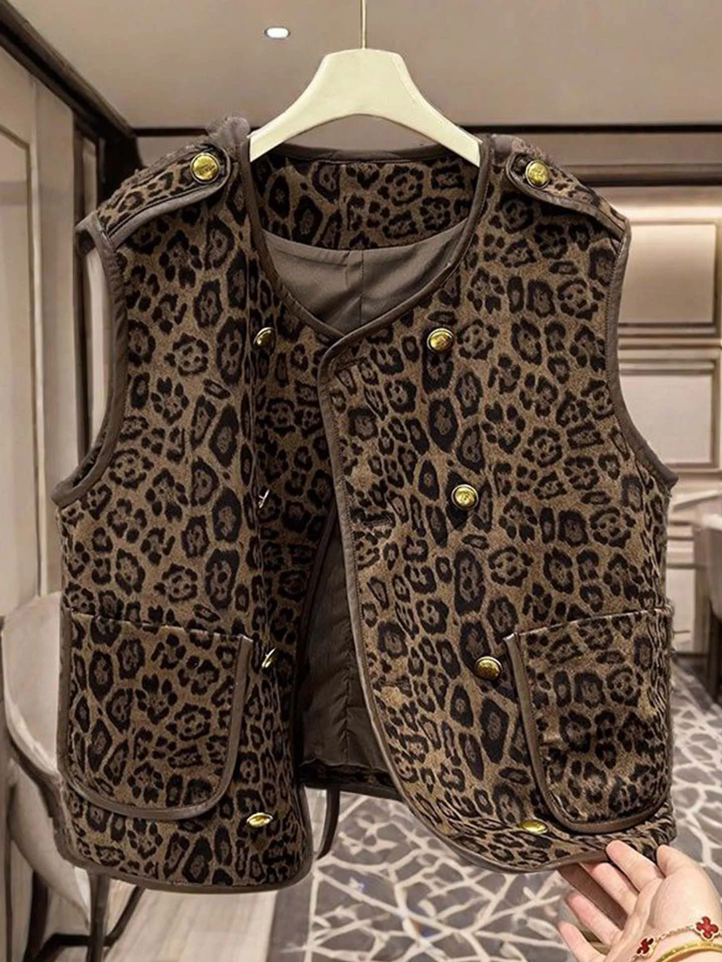 

Faionable ort Women's Jaet Leopard Print Vest Outerwear Spring 2026 New Sle Commute Sle Button Design Regular Thi...