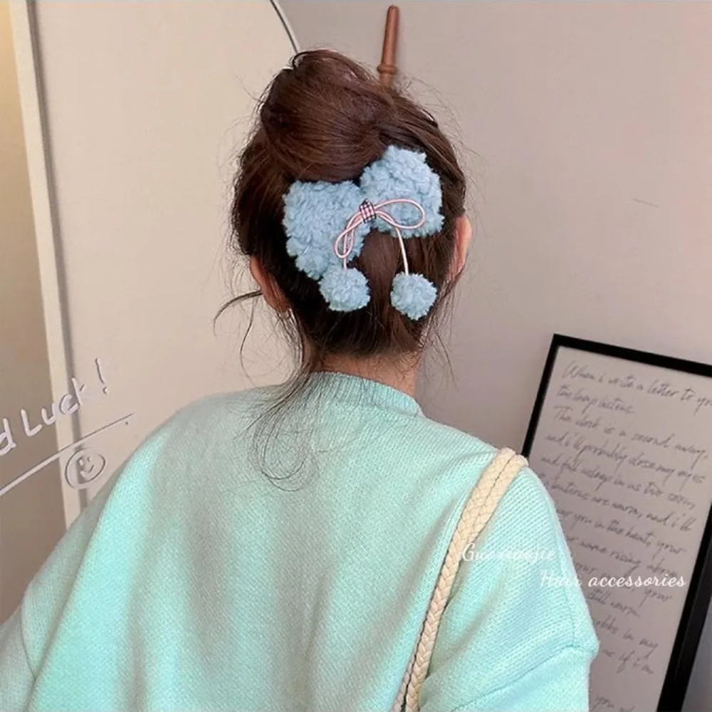 

Sweet Lamb Wool Bow Hairpin with Plush Ball Pendanr Autumn Winter Colorful Cute Bow Side Clip Duck Bill Clip Hair Accessories