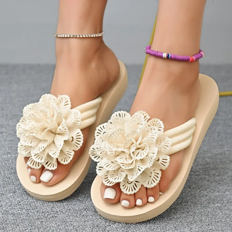 Infradito da donna indossano pantofole estive fresche