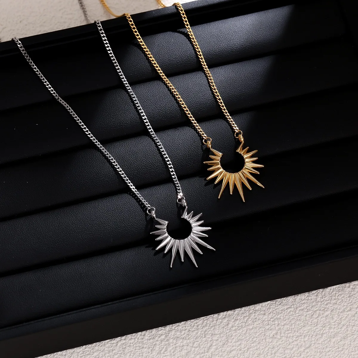 Vintage Stainless Steel Sun Flower Pendant Necklace for Women Charm Irregularity Exaggerated Punk Collar Jewelry Colorfast Gift