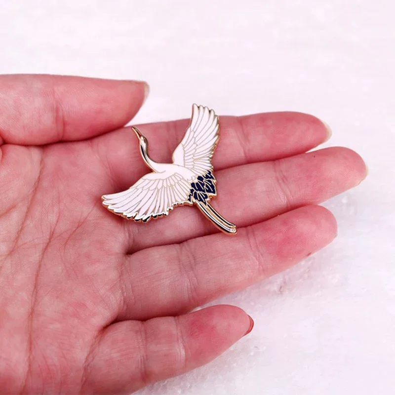 Flying Red-crowned Crane Bird Hard Enamel Pin Animal Badge Brooch For Jewelry Accessory