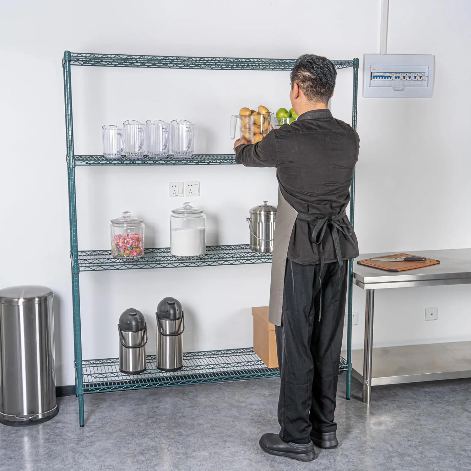 أرفف إيبوكسي للمطاعم: قاعدة مقاس 18 × 60 × 1.5 بوصة مع 4 رفوف سلكية معتمدة من NSF، وأوضاع رفوف غير متضمنة