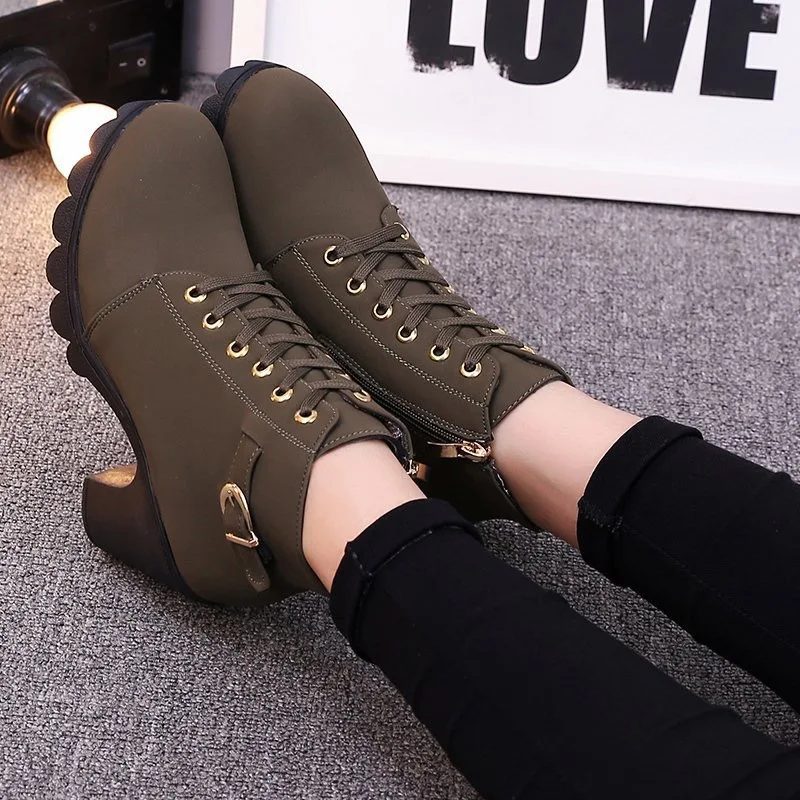 Autumn and winter new plus size European and American women's boots with front lace up and sponge cake thick sole short boots
