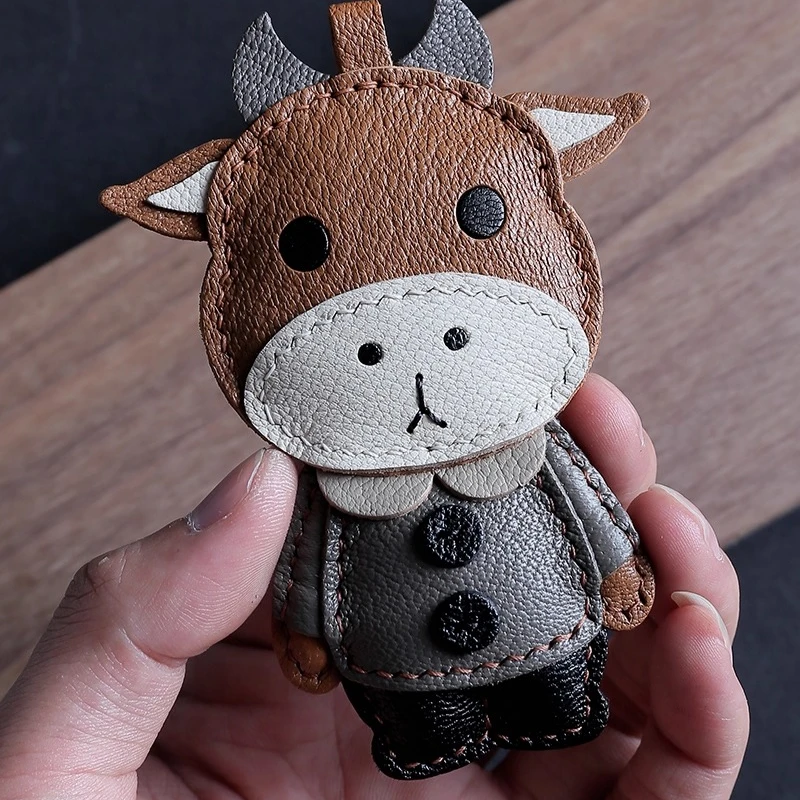 

Подвеска в виде куклы-корови, подвеска в виде сумки из французской овчины, подвеска для телефона, брелок из натуральной кожи ручной работы.