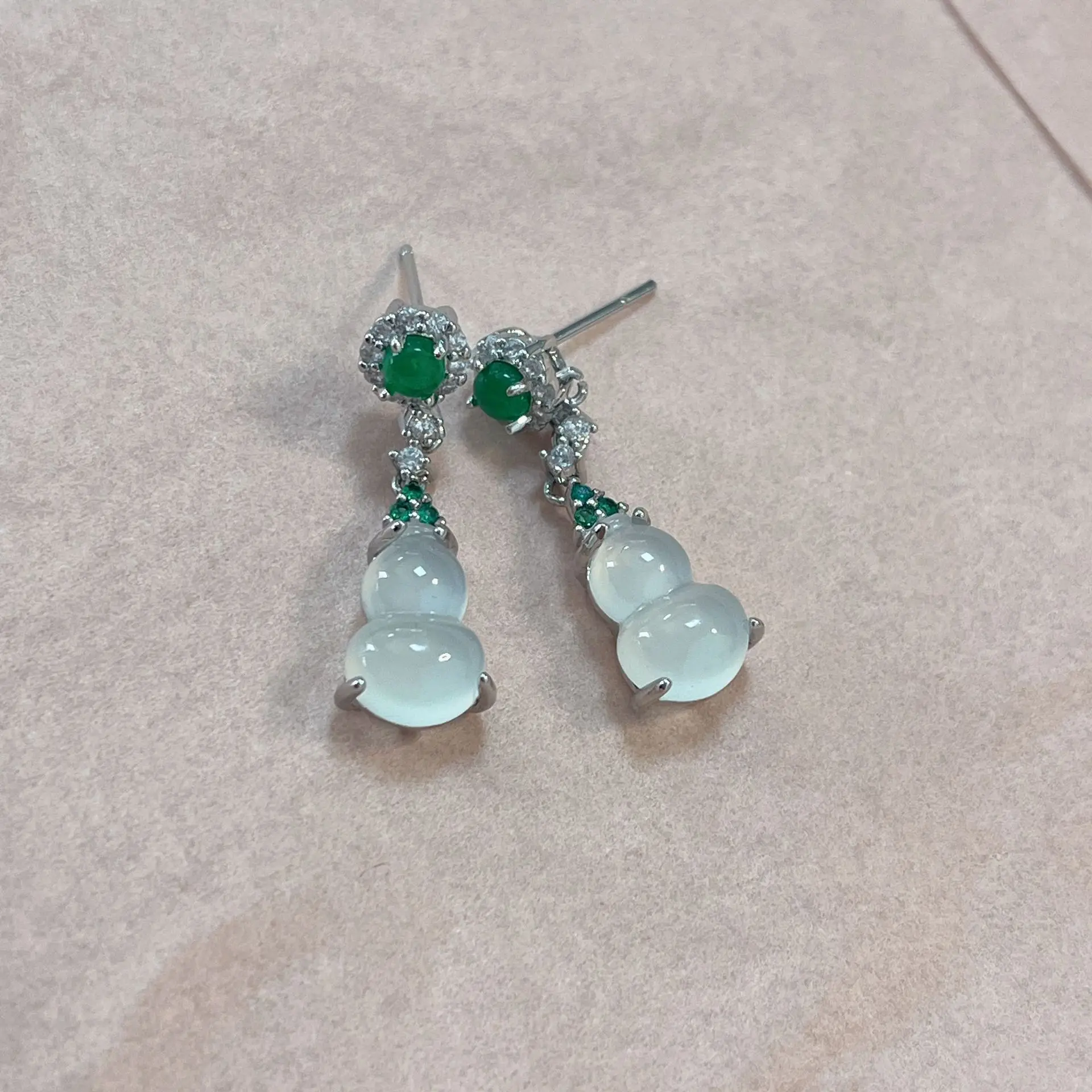 

Vintage White Jade Pith Gourd Earrings China-Chic Palace Style Senior Luxury Hotan Jade Earrings Earrings