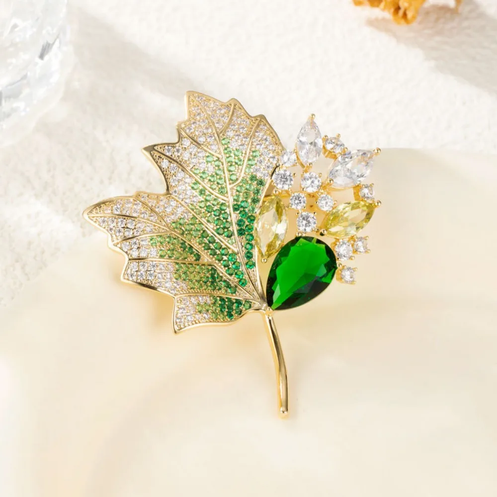 Exquisite Rhinestone Red Maple Leaf Brooch Luxury Crystal Flower Lapel Pin Women Hat Scarf Bag Accessories Valentine'S Day Gift