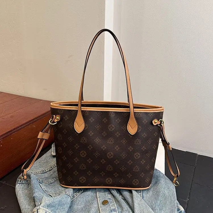 

Винтажная замшевая стеганая сумка-рюкзак для женщин 2026 года с цепочкой и поворотным замком, модная повседневная дорожная модель