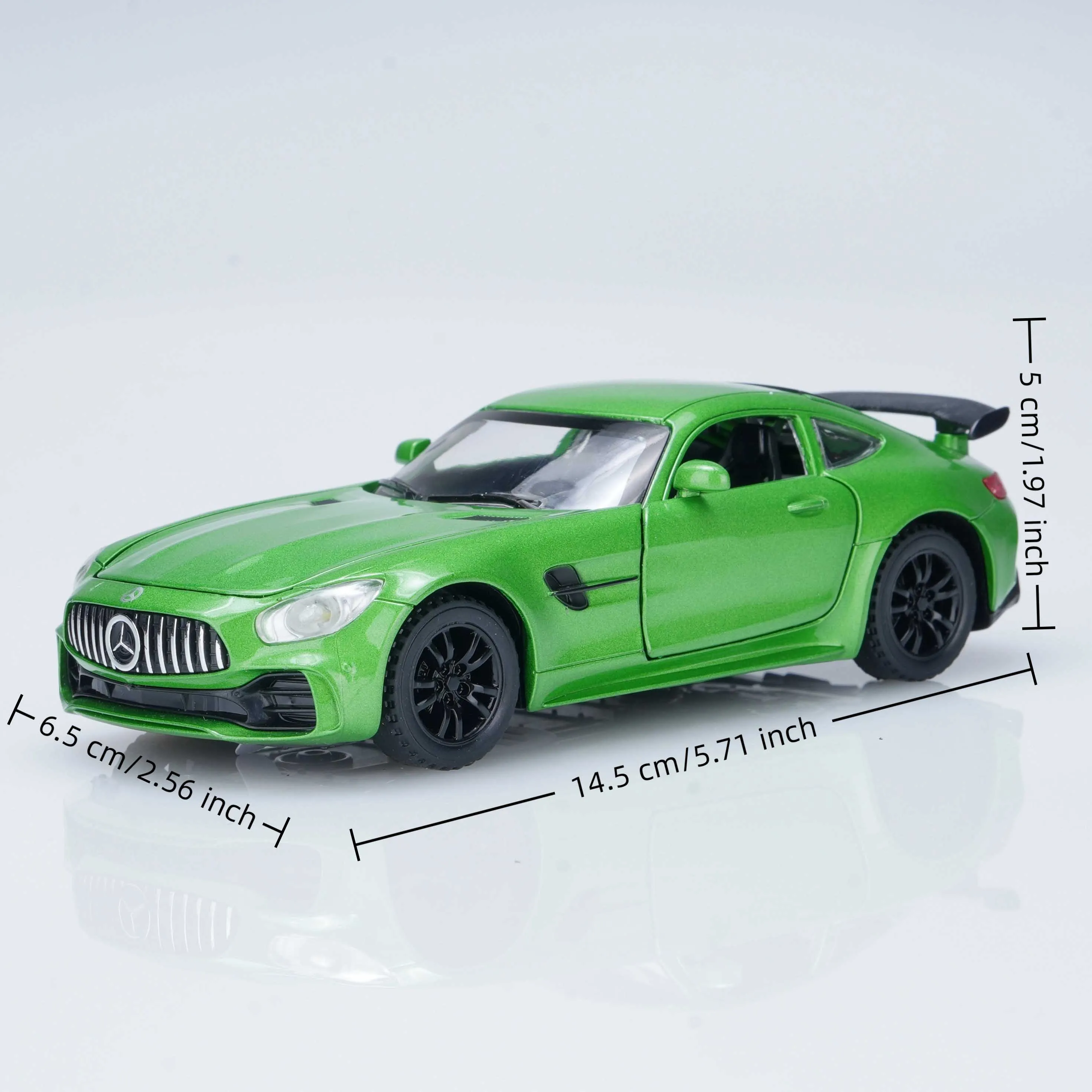 Grünes, vorgefertigtes Druckguss-Legierungsauto im Maßstab 1:32, geeignet für Druckgussautomodell-Enthusiasten, Desktop-Dekoration oder als Geschenk.