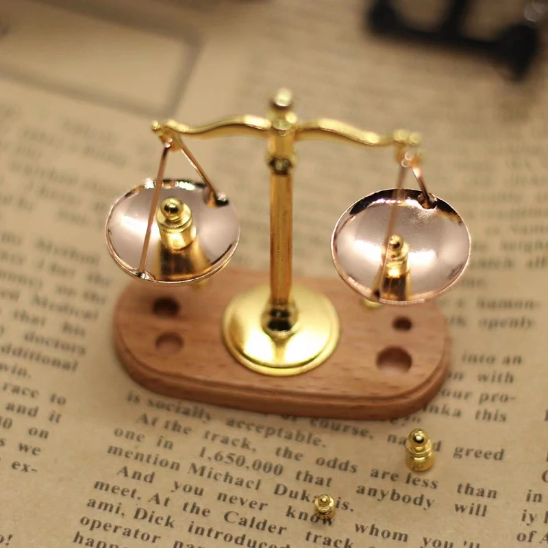Mini balances d'équilibre Vintage, accessoires miniatures, modèle d'échelle de Justice Antique, décoration de maison exquise, cadeau pour enfants