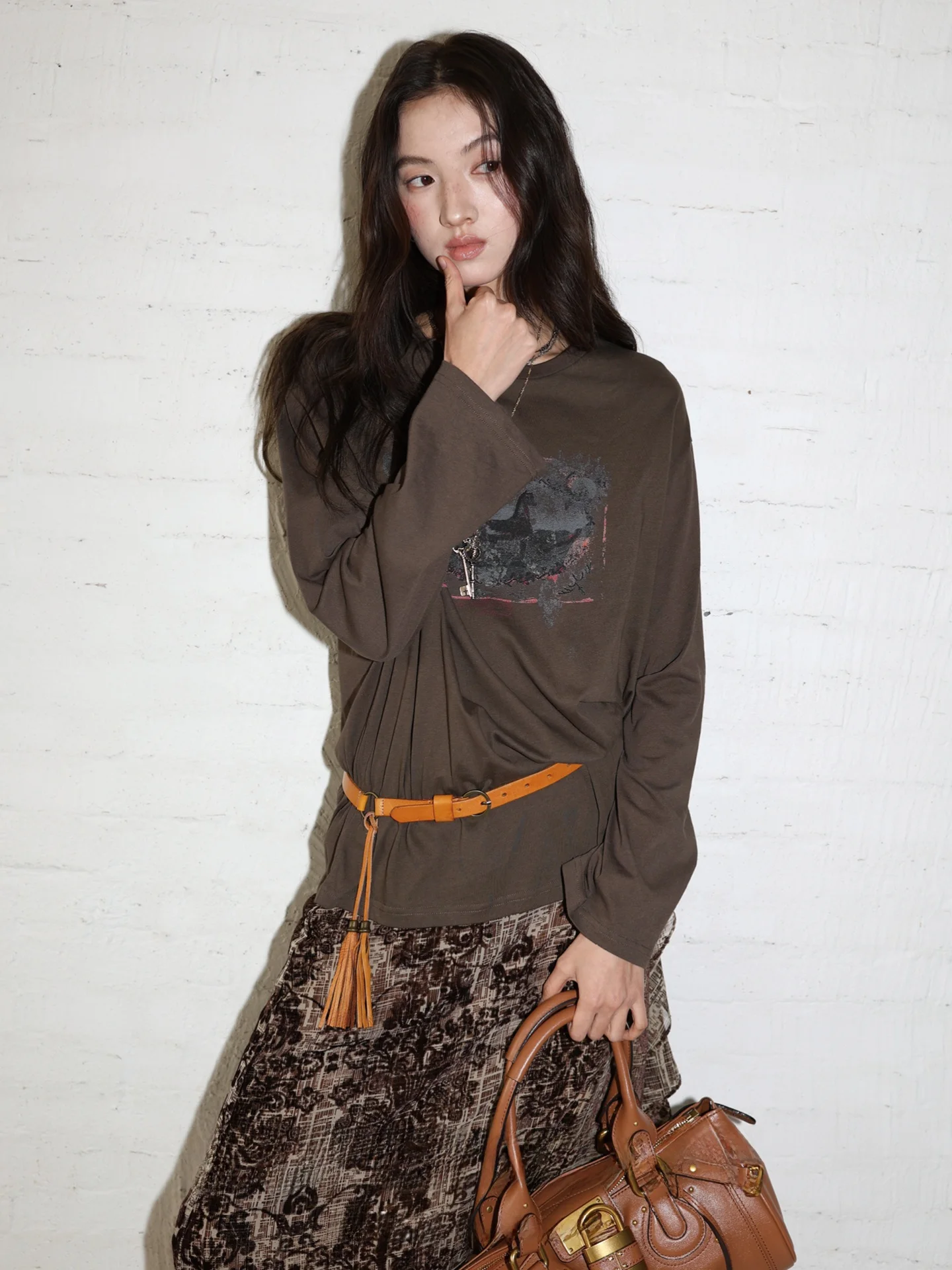 

Свободная женская футболка с длинным рукавом из дышащего бамбукового хлопка, с круглым вырезом и принтом, повседневная, модная, удобная, приятная к телу.