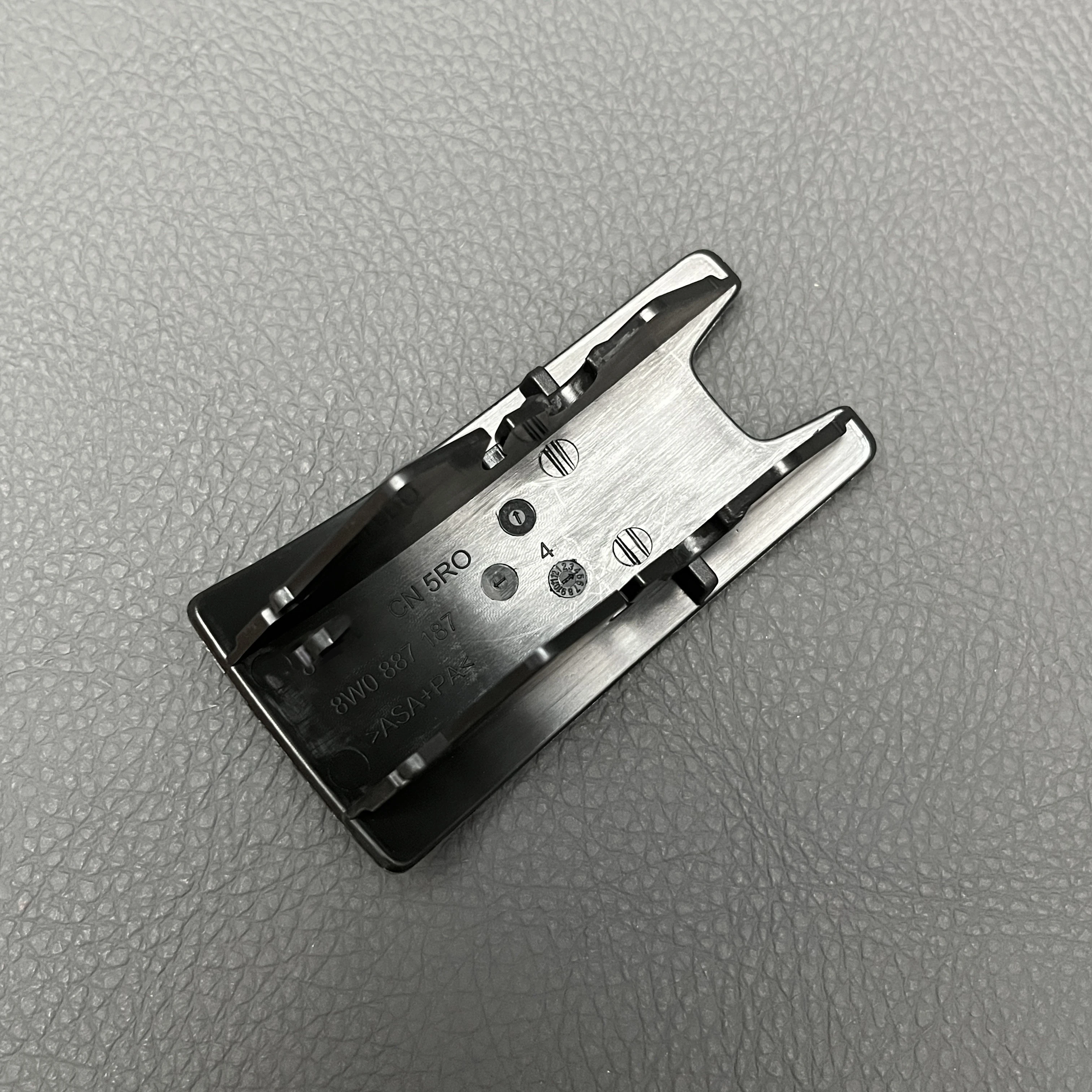 Neuer Kindersitz ISOFIX-Abdeckung für AUDI A6 A7 RS6 RS7 8W0887187 8W0 887 187 4K0 887 233 4K0887233 – Detail 6