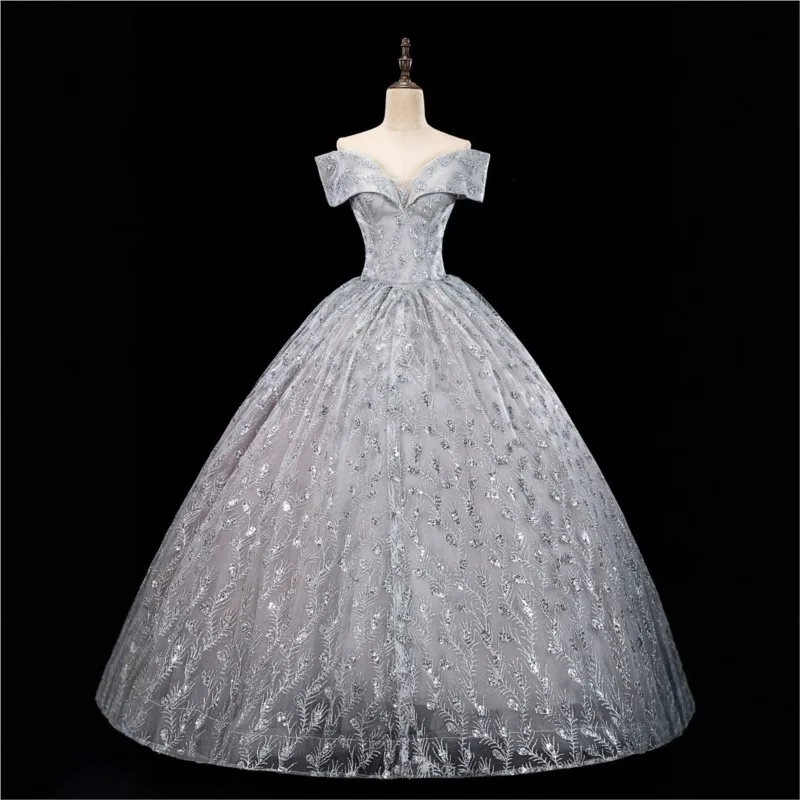 

At the one-shoulder a puffy dress was performed