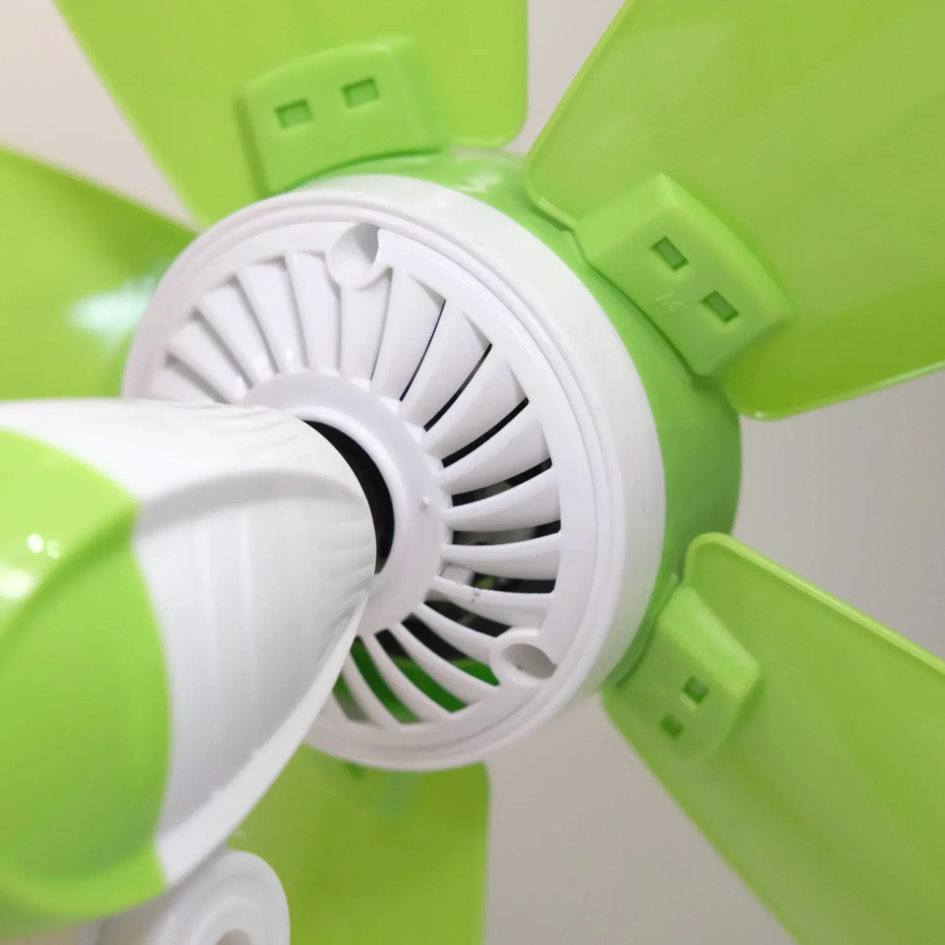 13-Inch Portable Mini Ceiling Fan for Student Home Noiseless Electric Desk Fan Clip-On for Dormitory Office Desktop