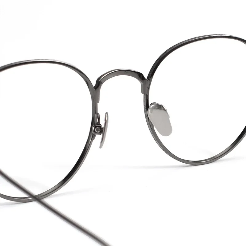 The new retro-carved ultra-light pure titanium oval frame for men glasse can be matched with optical myopia aging reading lenses