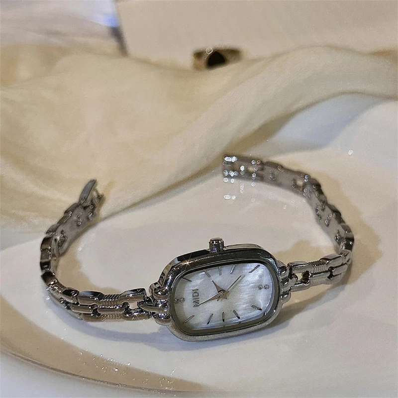 Montre à quartz rétro narpour femme, montre à chaîne fritillaire, luxe abordable, haute valeur, tempérament, étudiant, nouveau