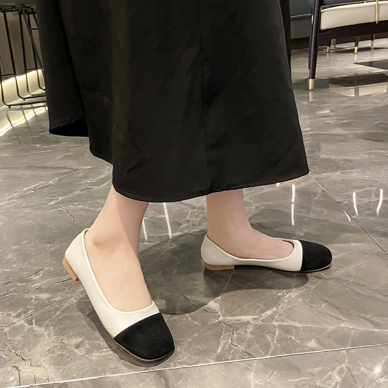 Versatile Women's Flats Shoes Soft Sole Low Heel New 2024 Autumn Style One-step Bean Shoes Perfect Skirts