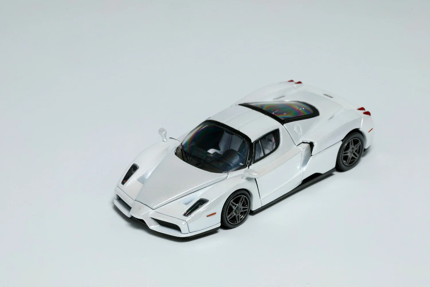 **Pre-order **Kingmodel 1:64 ENZO Standard Red White Diecast Model Car