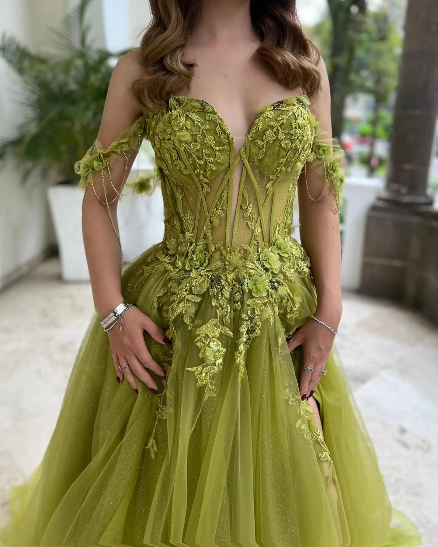 Verde oliva con spalle scoperte corsetto abiti da ballo lunghi per le donne 2025 con applicazioni di pizzo a fessura Illusion Tulle abito da sera formale