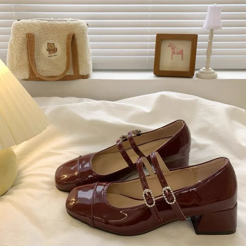 

Women's Shoes Fashion Belt Buckle Design Small Leather Shoes Square Head Patent Leather Thick Heel Single Shoes Women Mary Janes