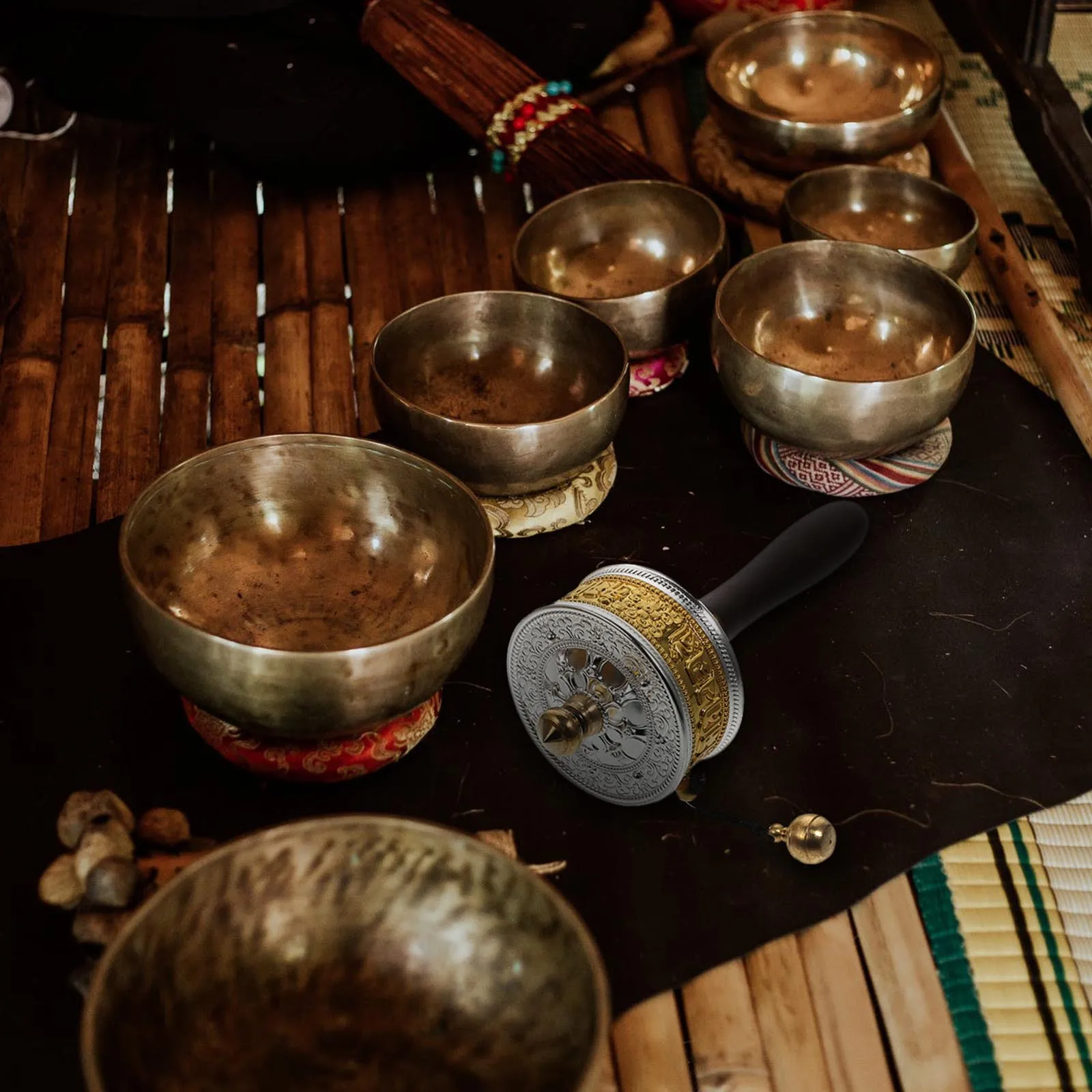 

Creative Hand-Cranked Prayer Wheel Office Adornment Exquisite Workmanship Buddhist Artifact Blessing Relaxation