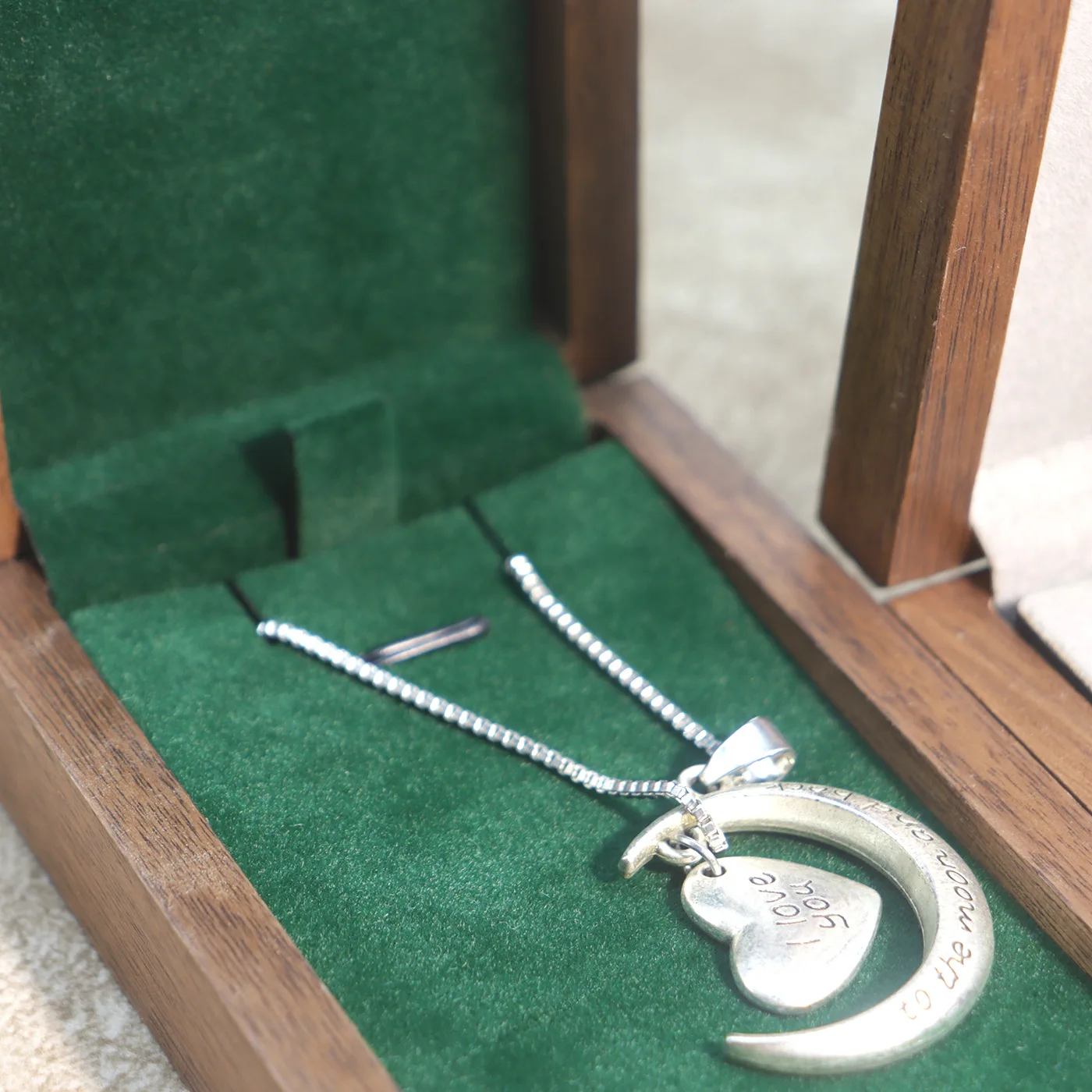 Extra long black walnut pendant necklace pendant jewelry packaging storage box military green women's portable wooden gift box view 2