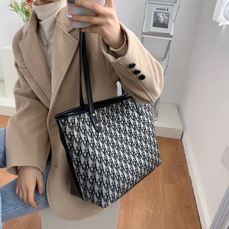 

European Summer Light Luxury Handbag, Versatile Hand-Carry Design For Fashionable Daily Activities