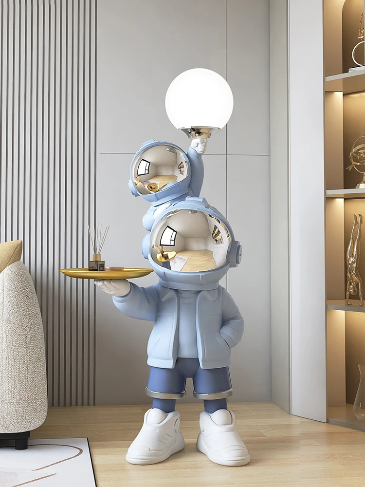 

Sculpture Cartoon Astronaut Landing Ornament Home Decor Luxury Living Room TV Cabinet Sofa Tray Statue Decoration Crafts Gifts
