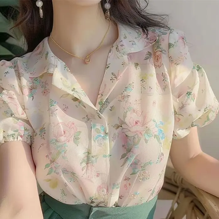 

Chiffon shirt women's 2024 new tea break French fashion floral short-sleeved shirt printed chic temperament top.