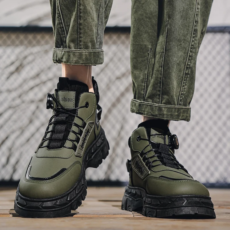 

Новые зимние уличные рабочие ботинки средней высоты, мужская обувь в стиле ретро с вращающейся пряжкой для удобного ношения.