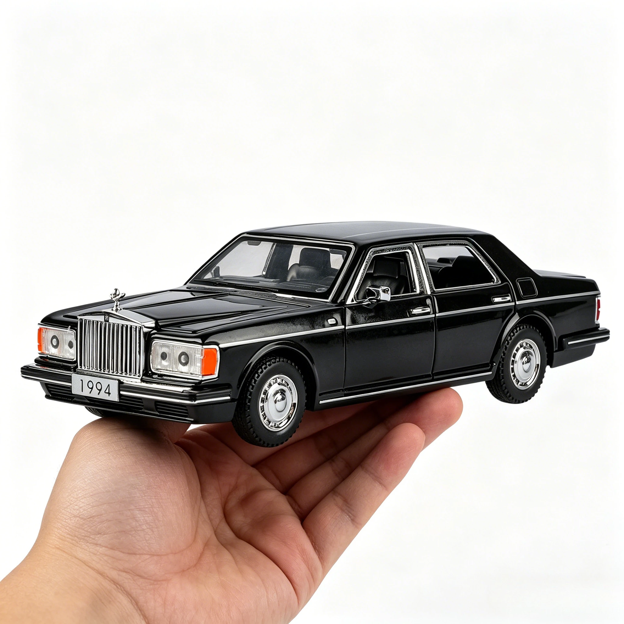

Масштабная модель 1:32 Silver Spur III из литого сплава: классический британский роскошный седан, имитационная статическая модель для демонстрации, игрушечная машинка