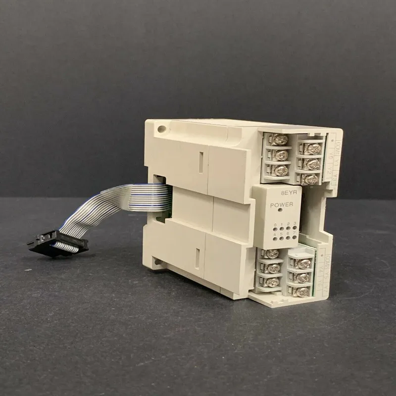 Auf Lager SPS-Modul FX2N-8EYR-ES FX2N-8EYR-UL in gutem Zustand