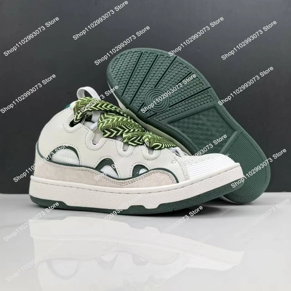 Heren- en dames sneakers van wit leer en suède, casual schoenen, modieuze dikke zool, couples bread shoes, trainers voor dagelijks gebruik