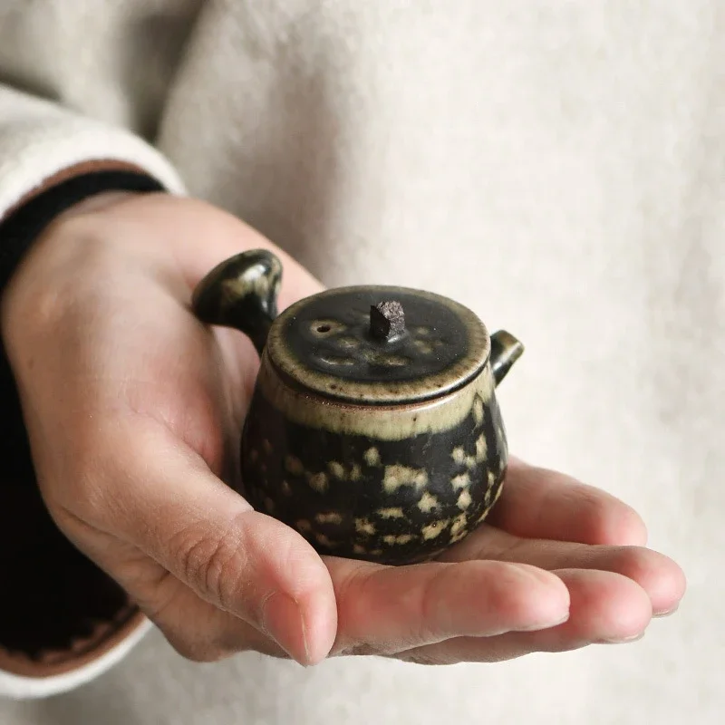 

35ml Retro Coarse Pottery Mini Side Handle Pot Chinese Fingertip Teapot Handmade Tea Brewing Small Kettle Kung Fu Tea Teaware