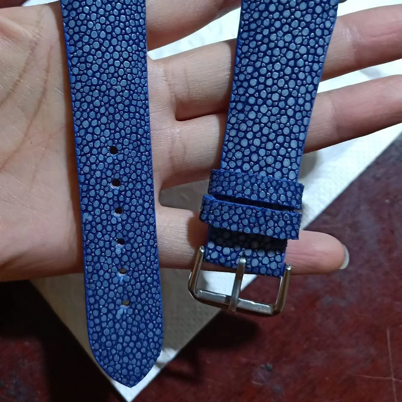 

Pearlfish leather strap, available in custom-made size, color, available with silver regular pin buckle