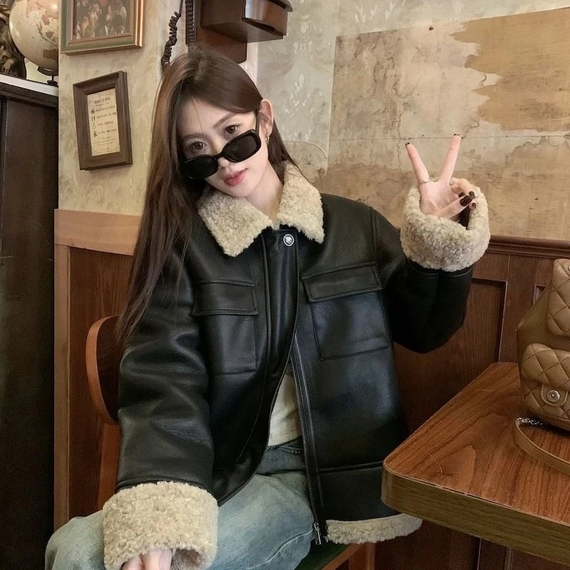 

Большой размер, плюшевая лоскутная куртка из искусственной кожи с лацканами для женщин, зимняя толстая теплая свободная шуба, корейская свободная верхняя одежда из искусственной кожи