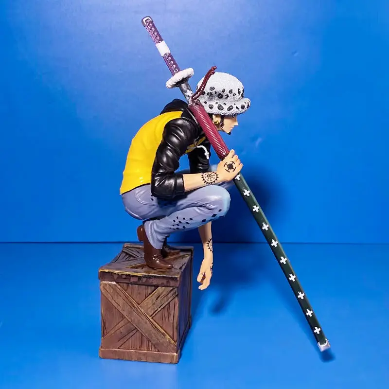 16Cm One Piece Anime Figurka Trafalgar Law Squatting Pvc Action Figures Model Desktop Computer Case Ornament for Fans Toy Gifts