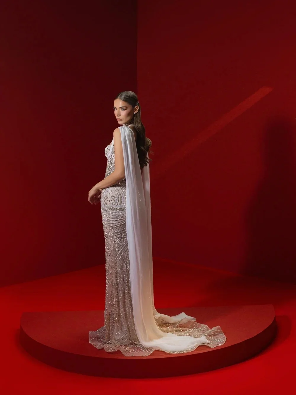 Exquisite Brautkleider Kristall Perlen Perlen Meerjungfrau Brautkleider Illusion Ärmellos Schlank Maßgeschneiderte Vestidos De Novia