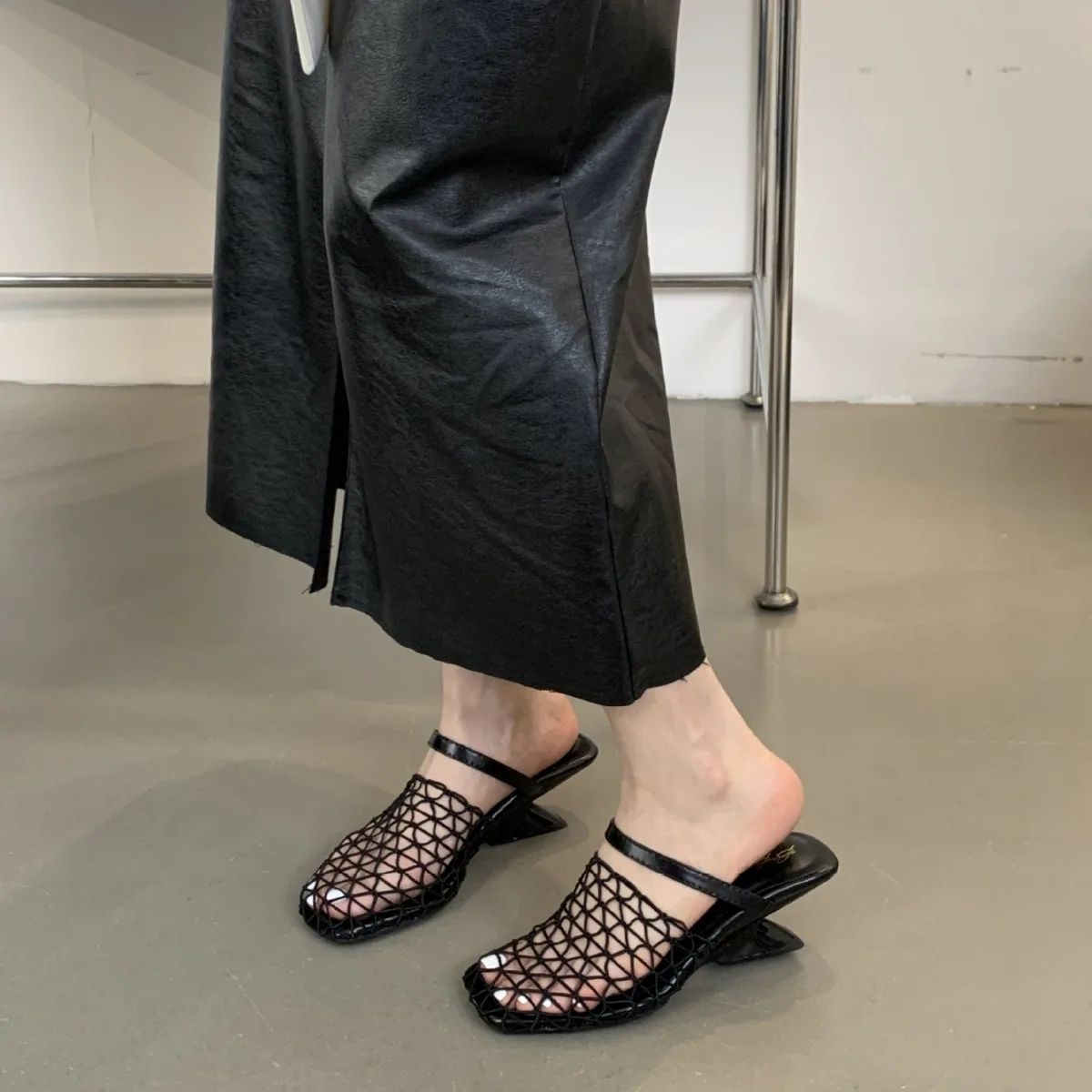 Shoes Beige Heeled Sandals Cover Toe Woman's Slippers Slides Female Mule Low On A Wedge Black Fretwork 2024 Soft Mules Flat Scan