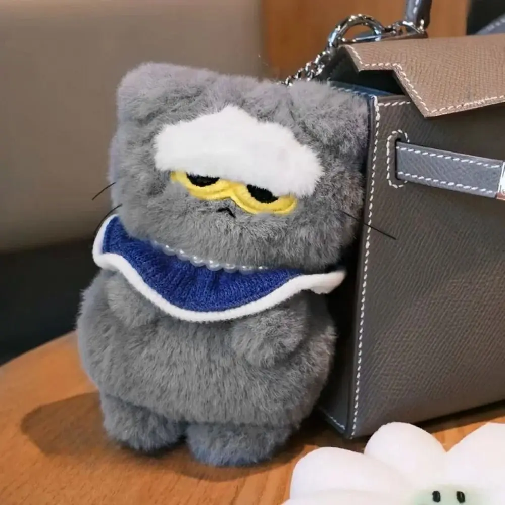 Miękka, puszysta zabawka pluszowa w kształcie kota, zabawny, zły kot w stylu kreskówkowym, pluszowy breloczek do kluczy, uroczy, pulchny, szary breloczek GD.